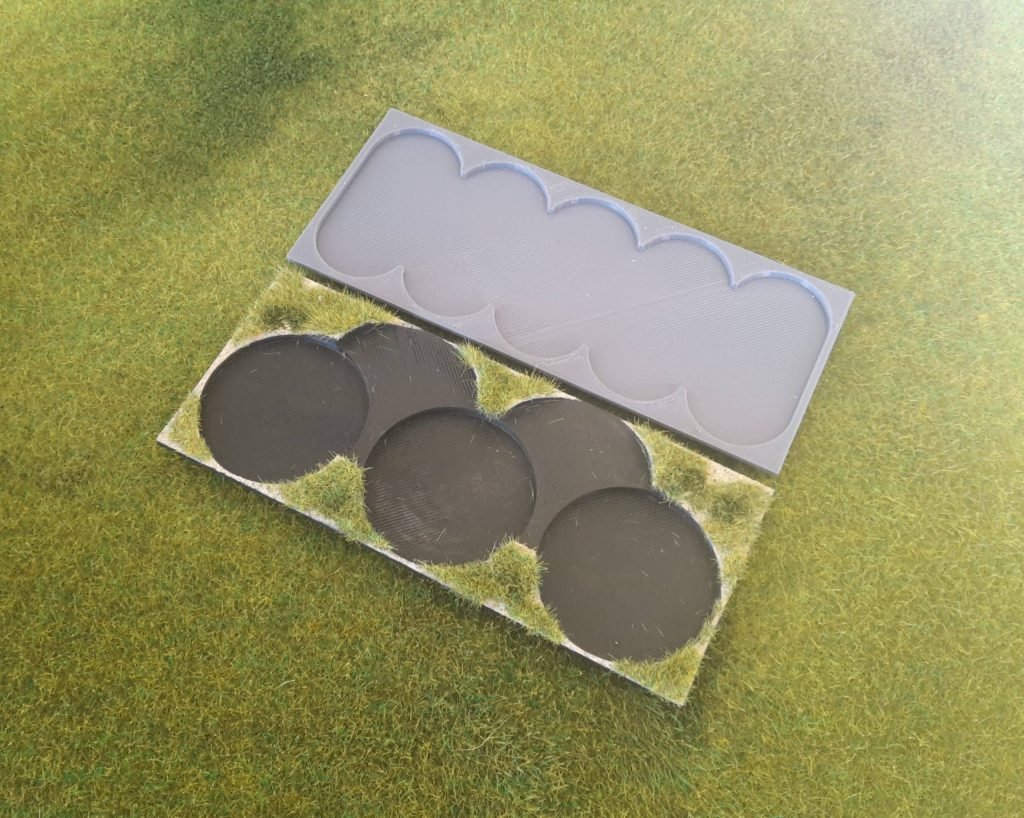 Round and Pill Base Movement Trays for Cavalry